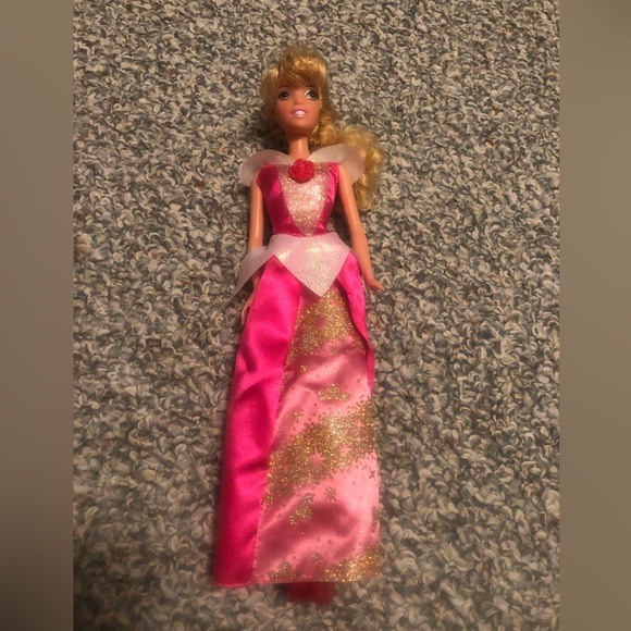8 Original Disney Barbies from Disney Store - Picture 4 of 8
